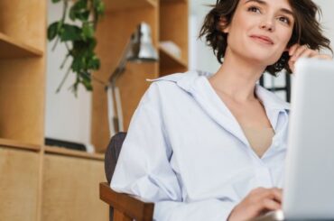 Simple Habits of Attractive Women Who Glow From the Inside Out